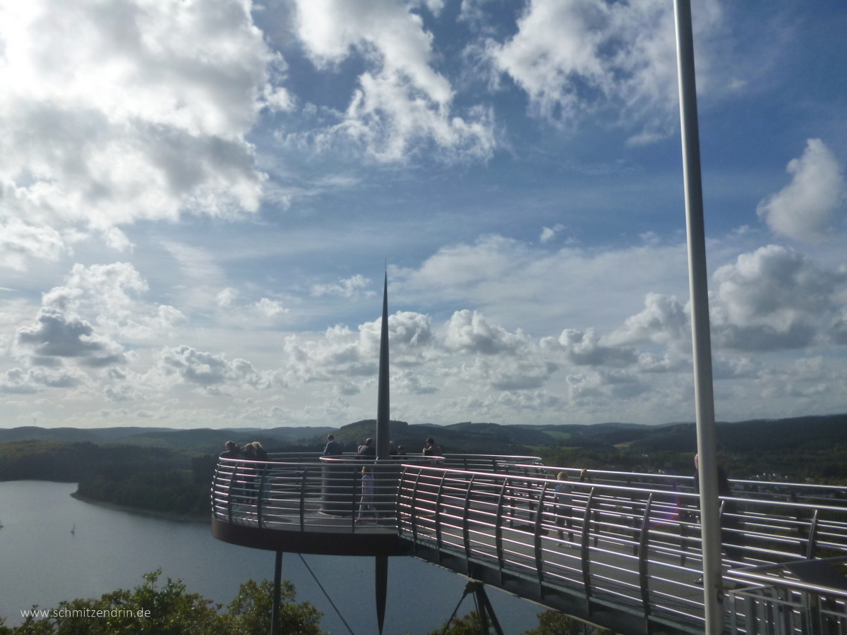 Aussichtsplattform über der Waldenburger Bucht mit Blick auf die Biggestalsperre